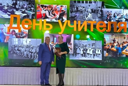 Уже начали праздновать День учителя в школе Дзержинского района!
