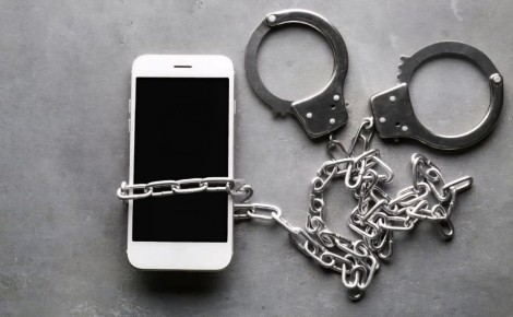 В Волгограде прокуратура направила в суд уголовное дело о краже имущества умершего сотрудником похоронной организации