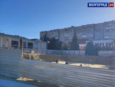 Территория частной школы, где нашли военный снаряд