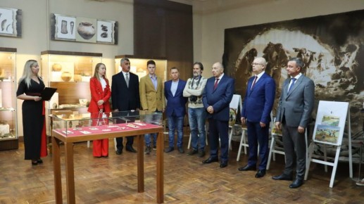 Монеты XIV века, предметы культа, стрелы, фрагменты архитектурного декора и керамики периода Золотой Орды, а также другие уникальные находки были переданы сегодня Волгоградскому областному краеведческому музею